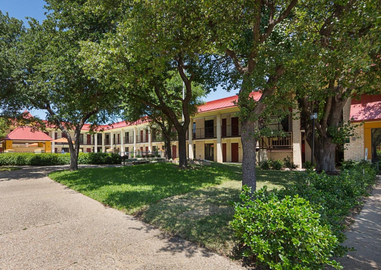 Red Roof Inn Plus+ Dallas - אדיסון מראה חיצוני תמונה