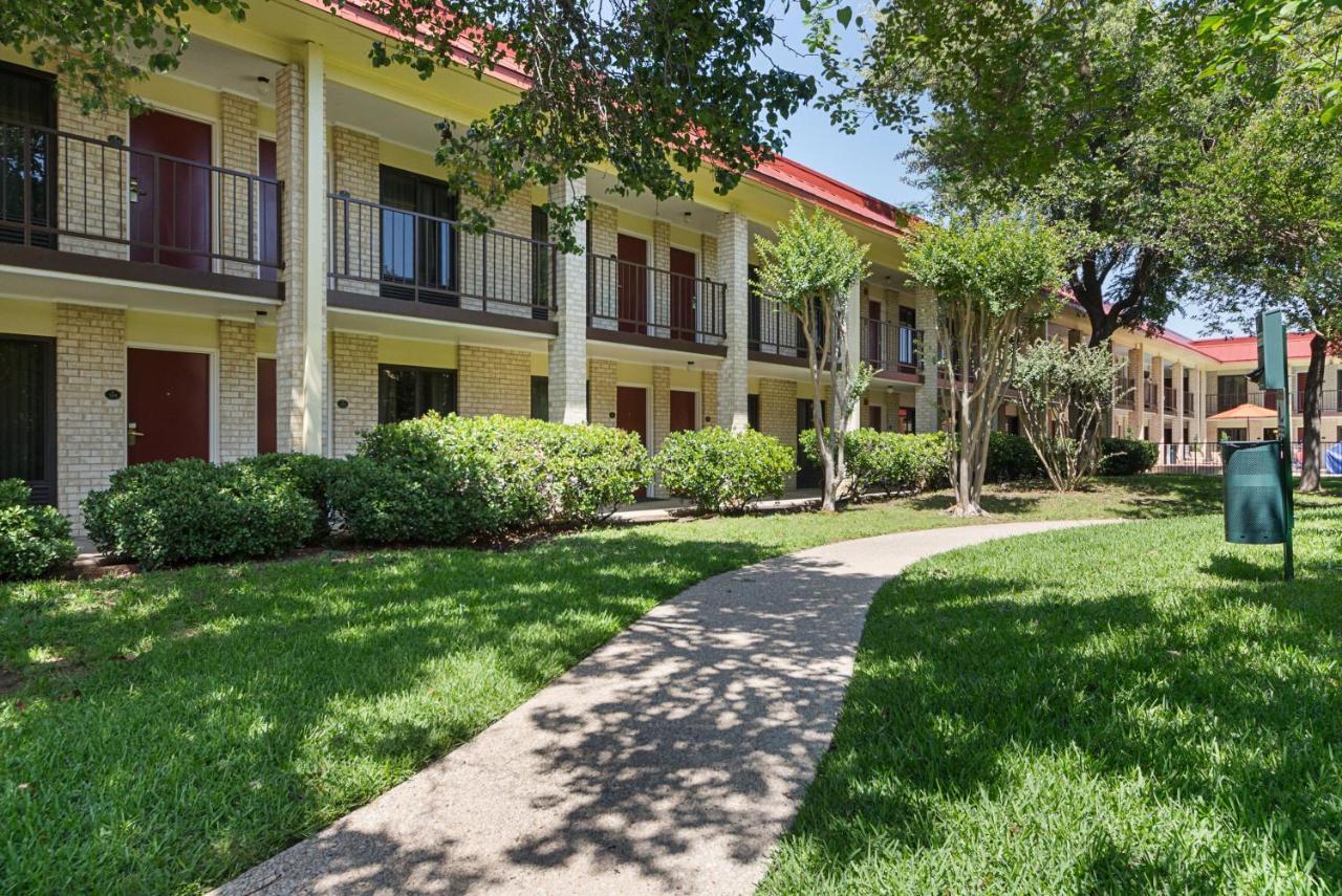Red Roof Inn Plus+ Dallas - אדיסון מראה חיצוני תמונה