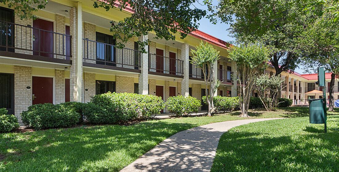 Red Roof Inn Plus+ Dallas - אדיסון מראה חיצוני תמונה